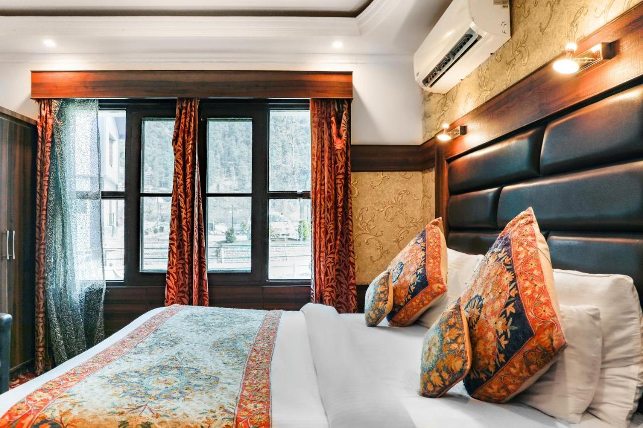 Pahalgam Retreat Hotel Bagian luar foto