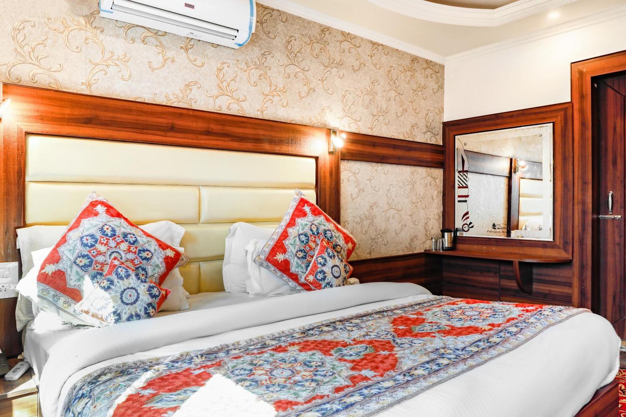 Pahalgam Retreat Hotel Bagian luar foto