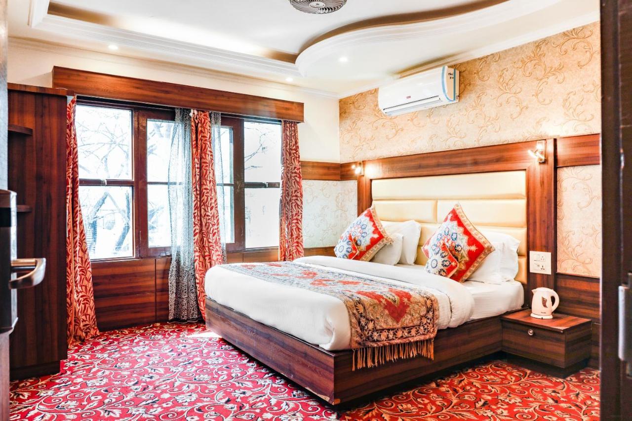Pahalgam Retreat Hotel Bagian luar foto