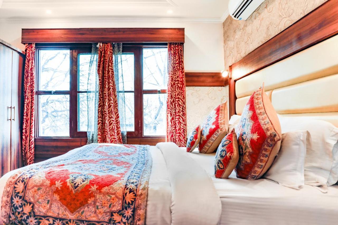 Pahalgam Retreat Hotel Bagian luar foto