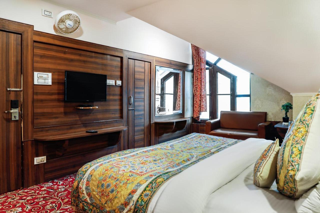 Pahalgam Retreat Hotel Bagian luar foto