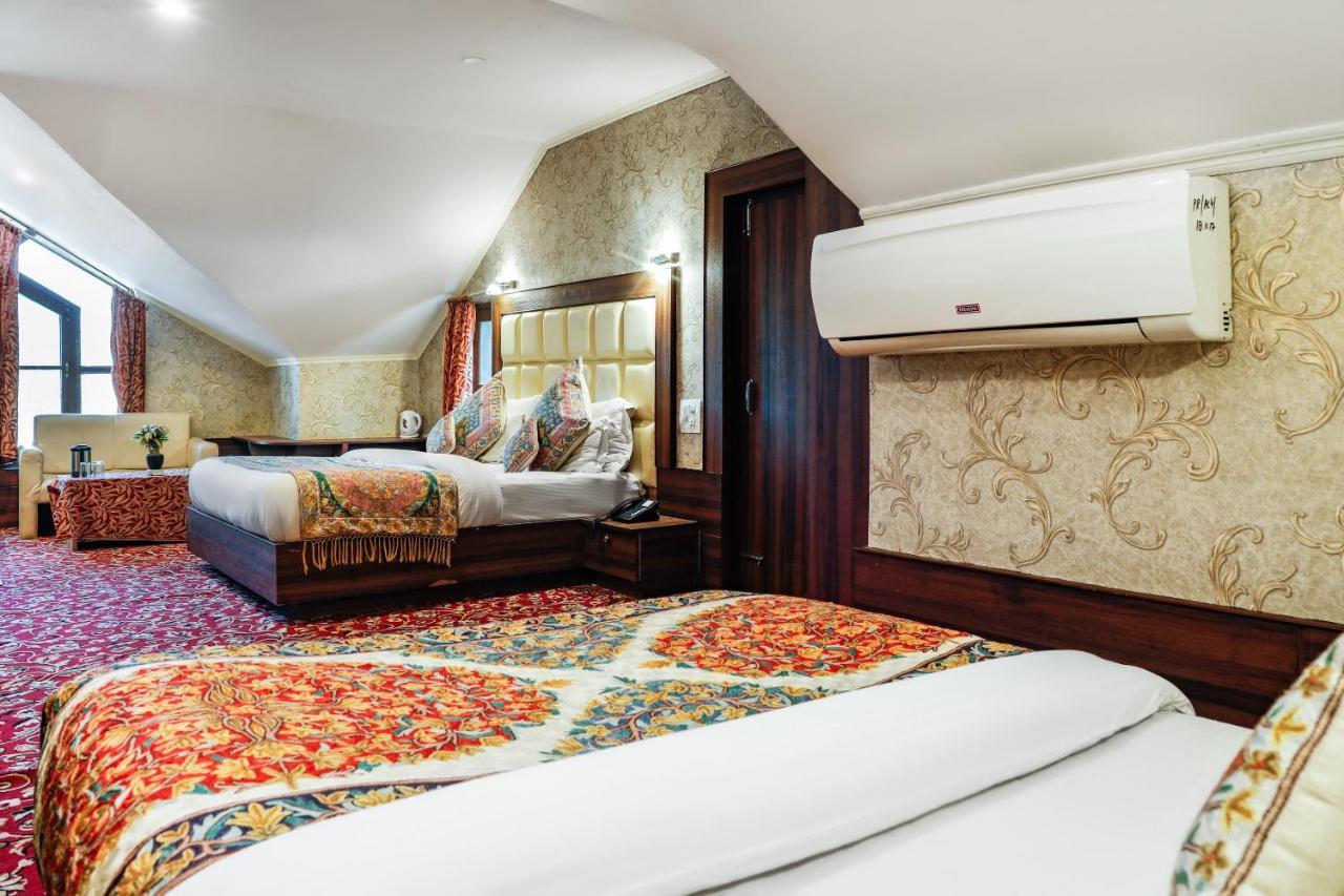 Pahalgam Retreat Hotel Bagian luar foto