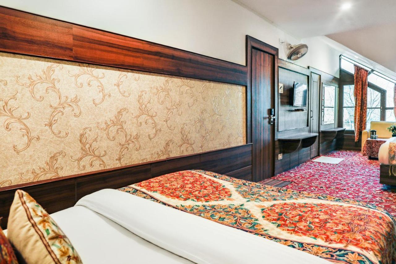Pahalgam Retreat Hotel Bagian luar foto